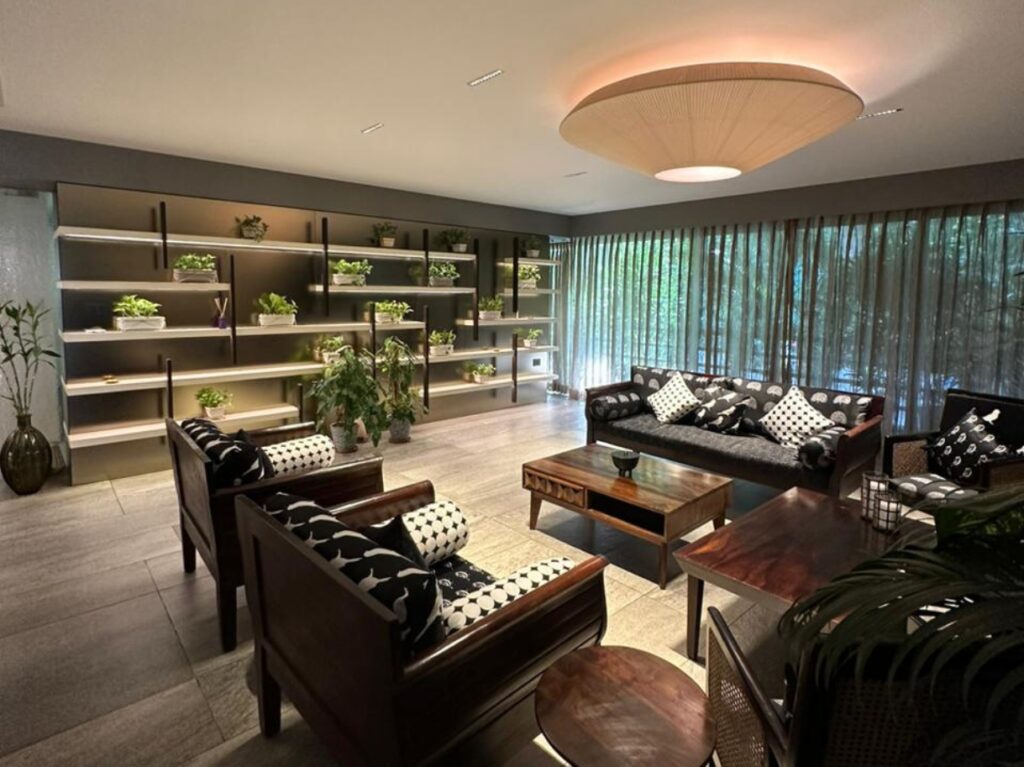 spacious khar west apartment 5bathrooms 4000sqft